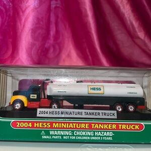 🧨Vintage New In Box 2004 Miniature Hess TANKER TRUCK 🧨